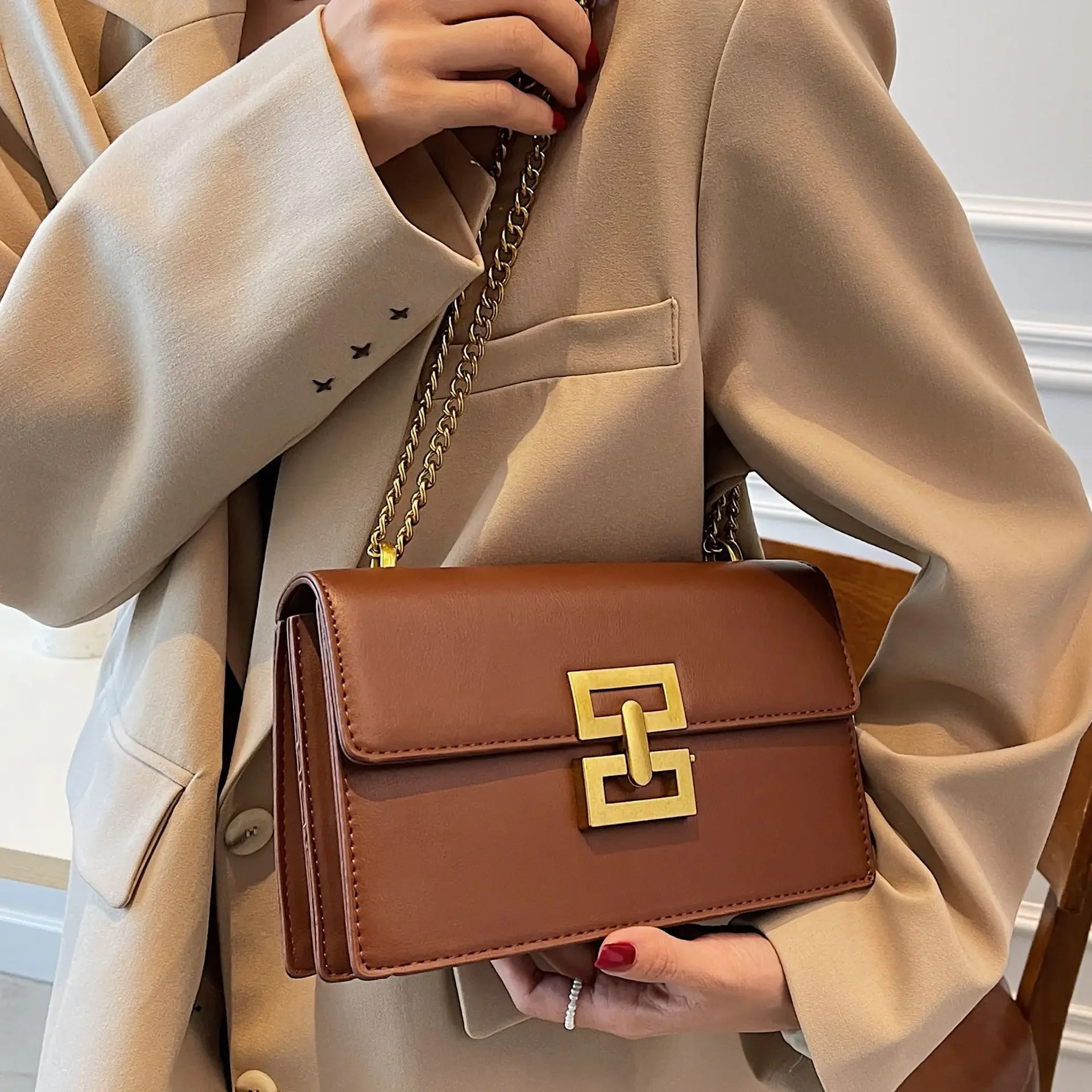 

2025 Minimalist Retro Shoulder Bag, Convertible Underarm Crossbody Purse for Women, Chic Day to Night Tote, Structured Carryall