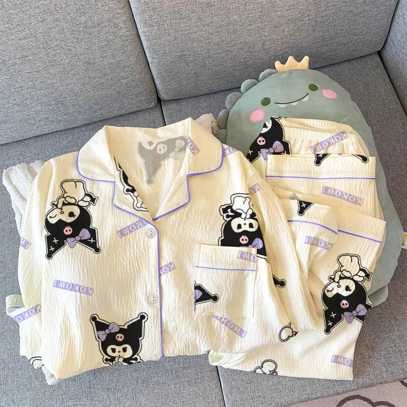 Sanrio Herbst Kuromi süße süße langärmelige Pyjamas weibliche Cartoon Milch Seide faltiges Tuch Revers Strickjacke Loungewear Set