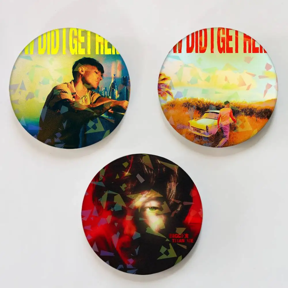 Singer L-LoUIs-S T-ToMlINsoN-N Badges Round Laser Badge Brooch Backpack Accessories