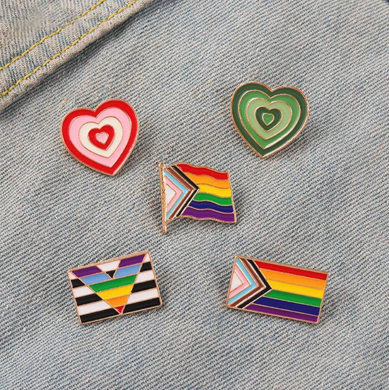 Victory Pin Lapel Badge Bag Sexual Minority Jewelry Gift for Friend Gradient Enamel Brooch Custom Pride Flag Heart Rainbow