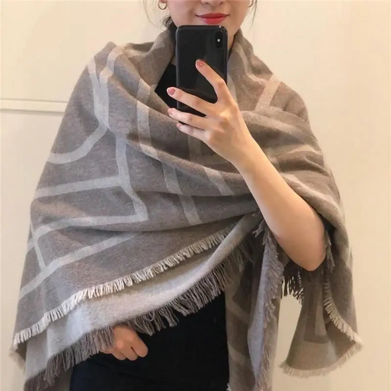 Unique temperament wool scarf for women in autumn and winter classic geometric fringe square scarf cashmere double-sided shawl