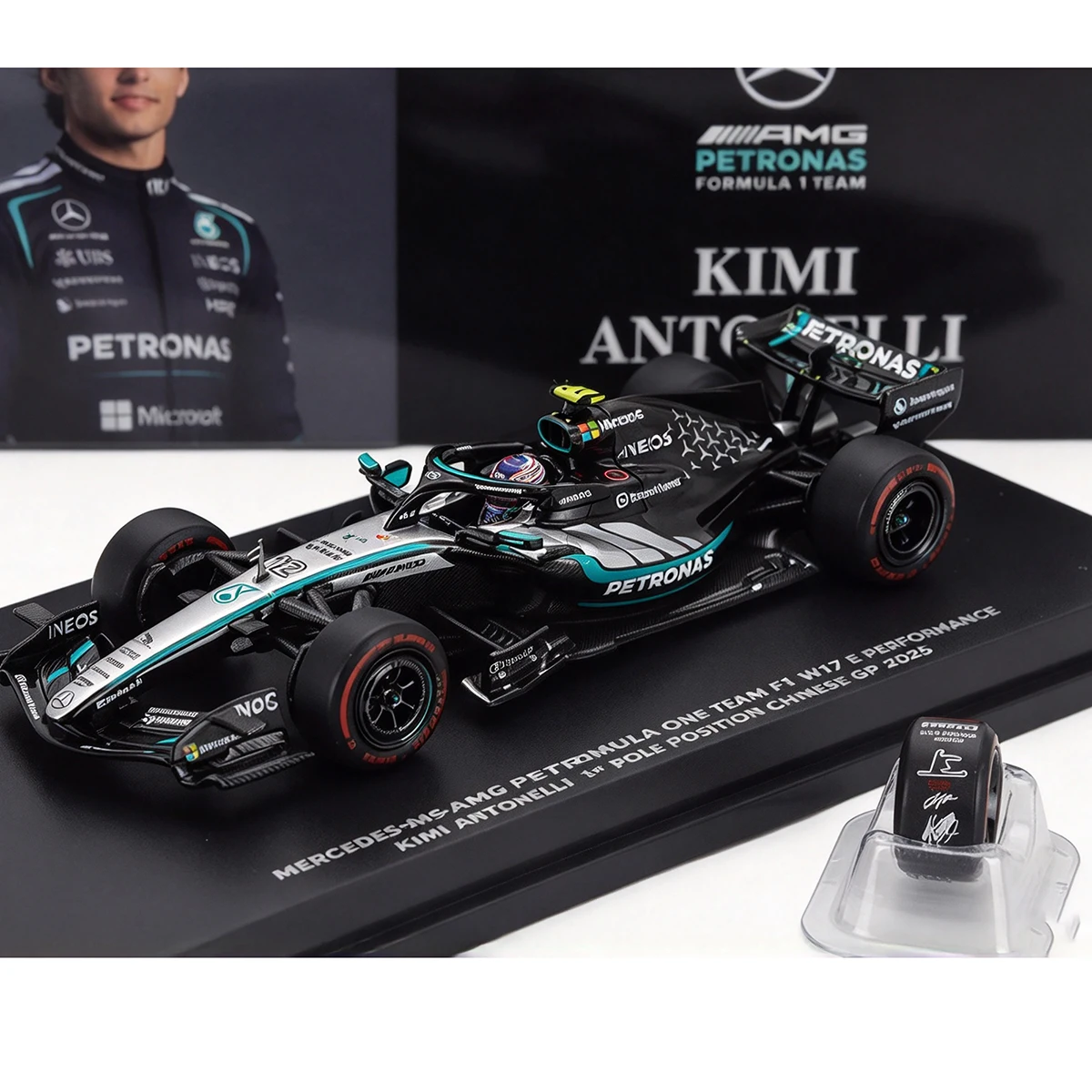Op voorraad: MINICHAMPS 1:64 MCL39L Norris # 4 F1 533258804/533258884 Diecast automodel Wereldkampioen 2025 Post Season Testing