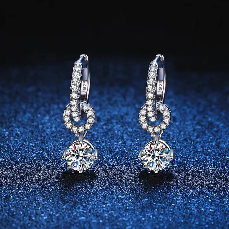 

Trendy 0.5ct D Color Moissanite Clip Earrings for Women 925 Silver Iced Moissanita Huggie Earrings Plated Platinum Pass Tester