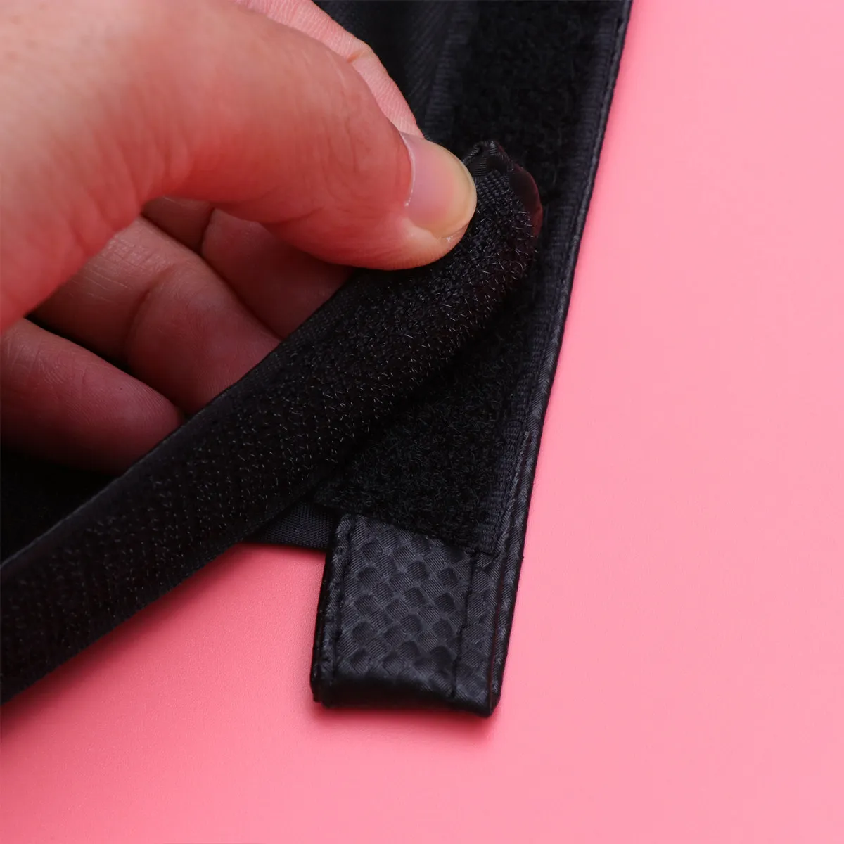 

1Pcs Hairdressing Cloth Short Hair Perm Cape Oil Treatment Apron Black Adjustable Neck Suitable for Salon Haircut Dye Perm