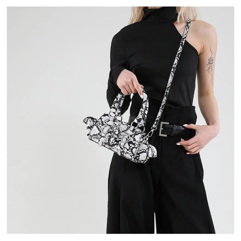 2026 Snake Pattern PU Punk Handbag for Women Hasp & Zipper Stylish Versatile Shoulder Bag Fashionable Hot Girl Style Purse