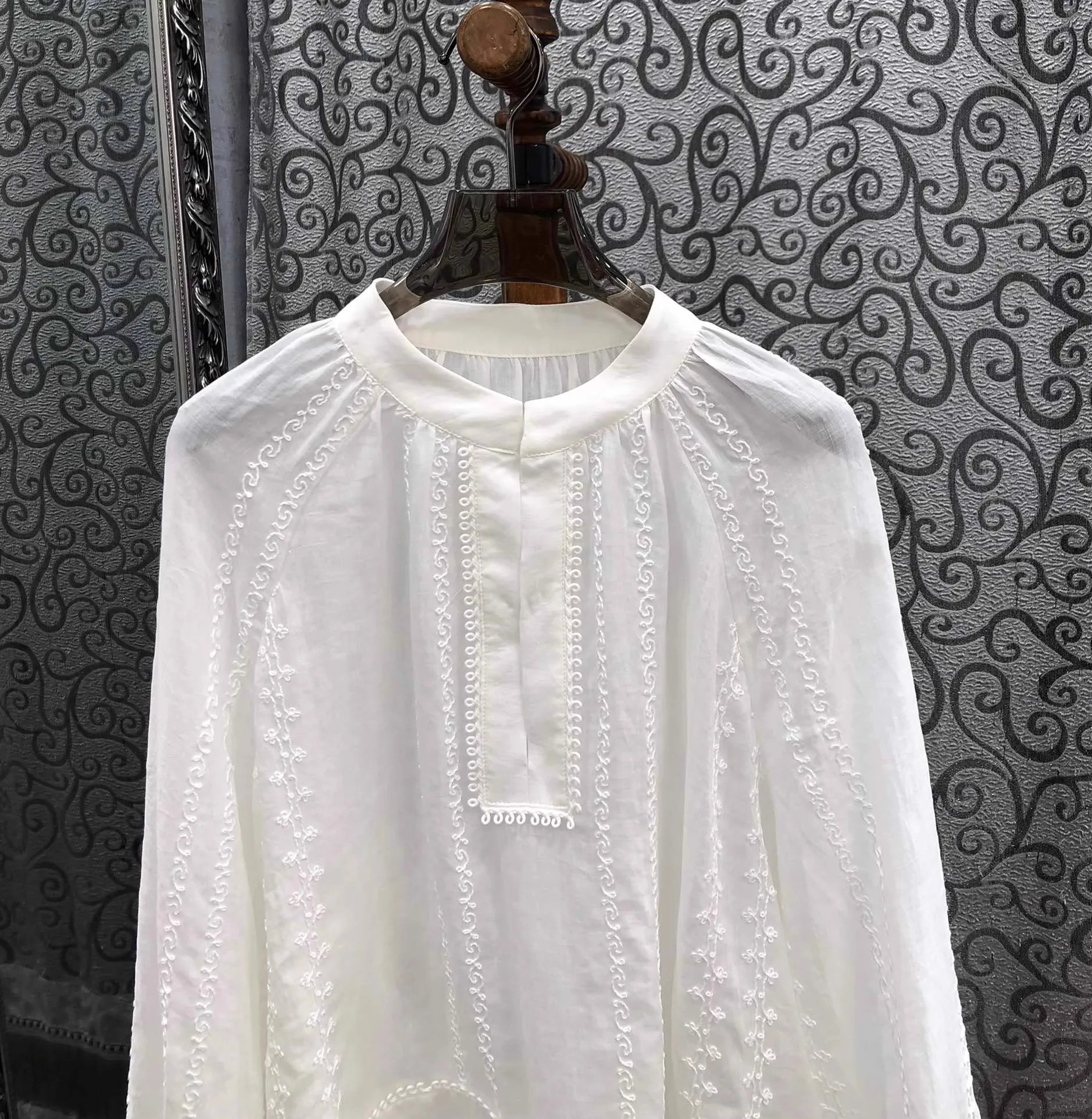 Camicette Ramie al 100% Camicie 2025 Autunno Designer Moda Donna Allover Appliques Ricamo Modelli di fiori Camicia ampia con maniche svasate