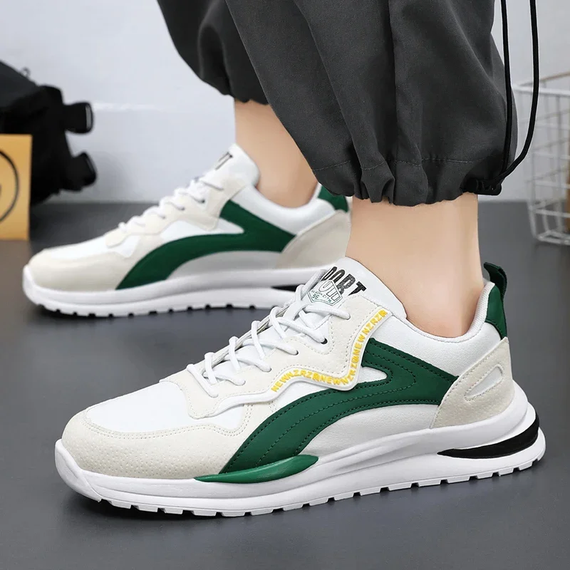 

Новая мужская обувь — это модные, модные, универсальные кроссовки для бега на толстой подошве и повседневные, легкие, с отскоком для улицы.