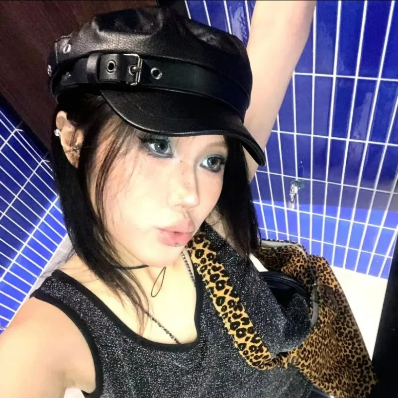 قبعة من جلد البولي يوريثان للنساء على الطراز البريطاني العتيق مع إبزيم معدني قابل للتعديل للجنسين قبعة موزع الصحف إكسسوارات عصرية