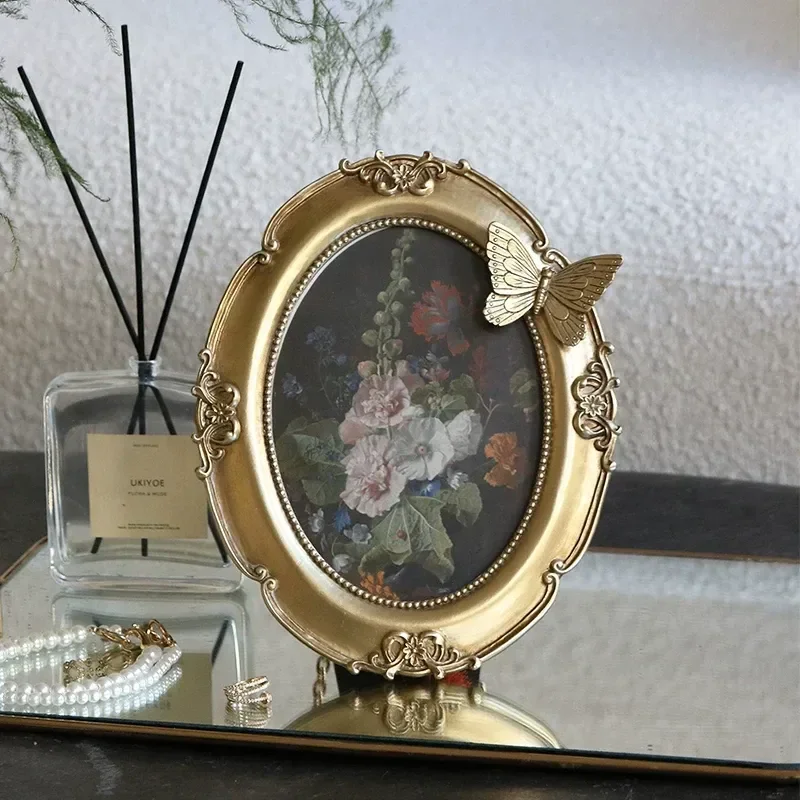 French Retro 7 Inch Photo Frame Tabletop Display High End Light Luxury Oil Painting Style Butterfly Ornament American Wall