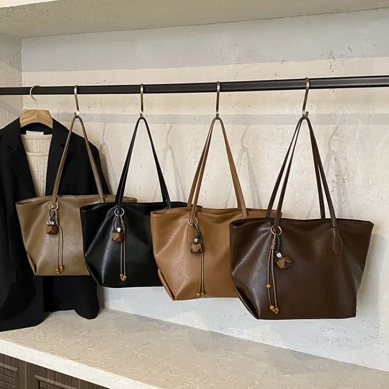 

Classic Elegant Diaper Bags For Women Large Capacity Leather Handbag Minimalist Vintage Luxury Designer Fashionable