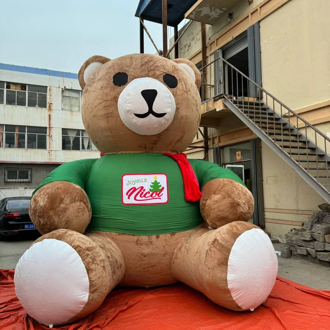 Giant Inflatable Plush Bear in T-shirt, Merry Christmas Party Event Decorations