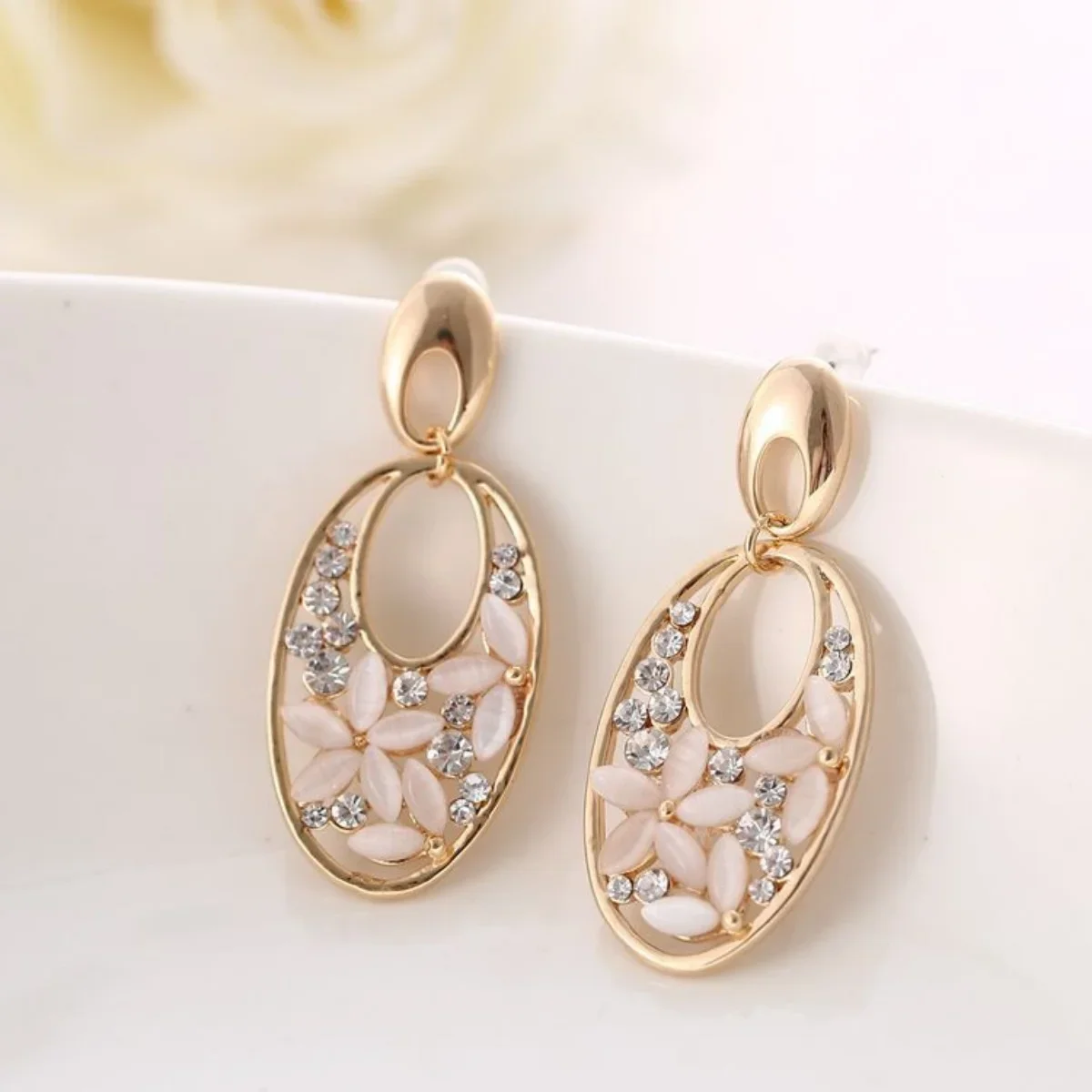 Cat Eye Stud Earrings Hollow Oval Five Leaf Flower Design Fashion Elegant Jewelry Gift for Women