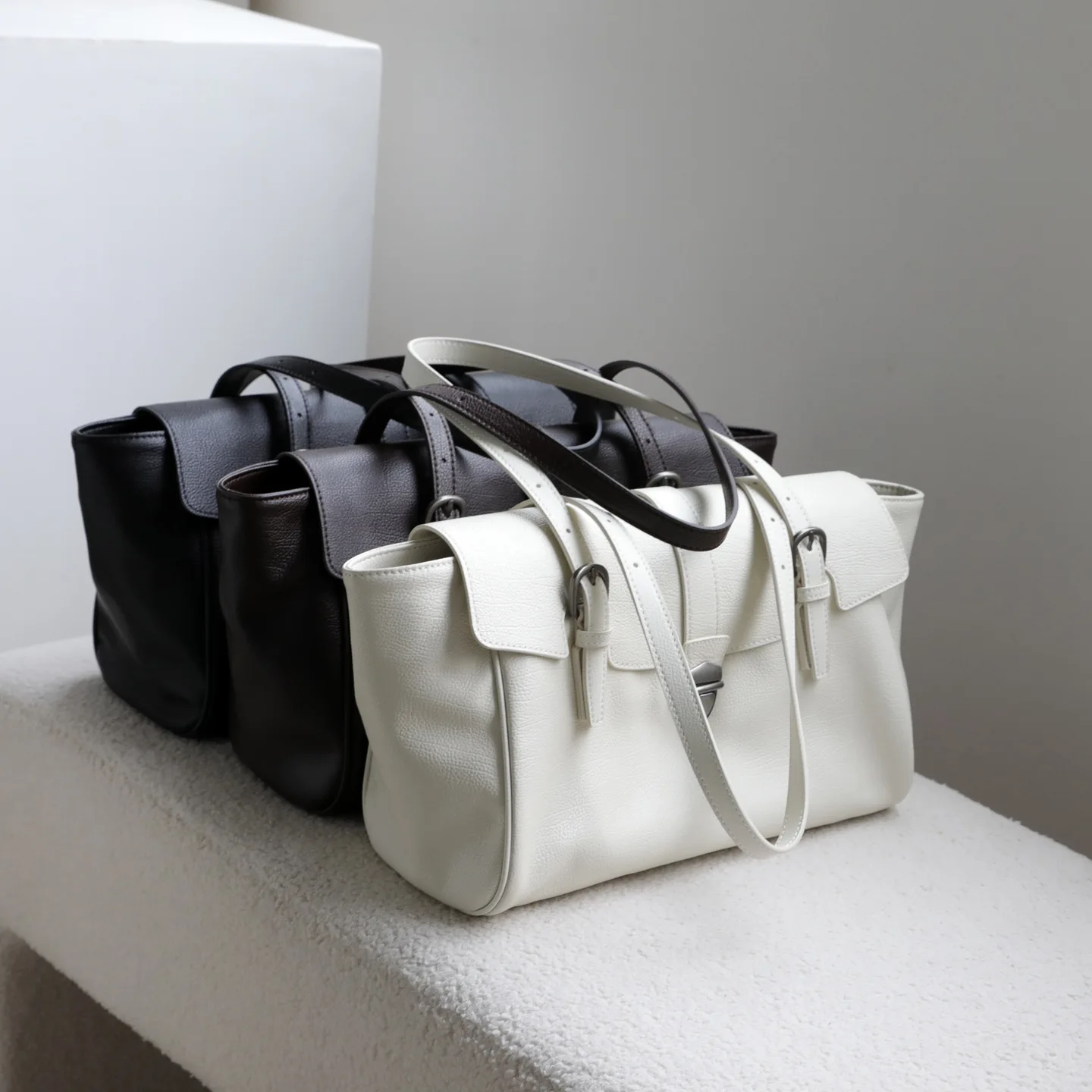 

FIRMRANCH Retro Minimalist Premium Cowhide Large Capacity Flap Casual Commuter Women's Shoulder Bag Briefcase