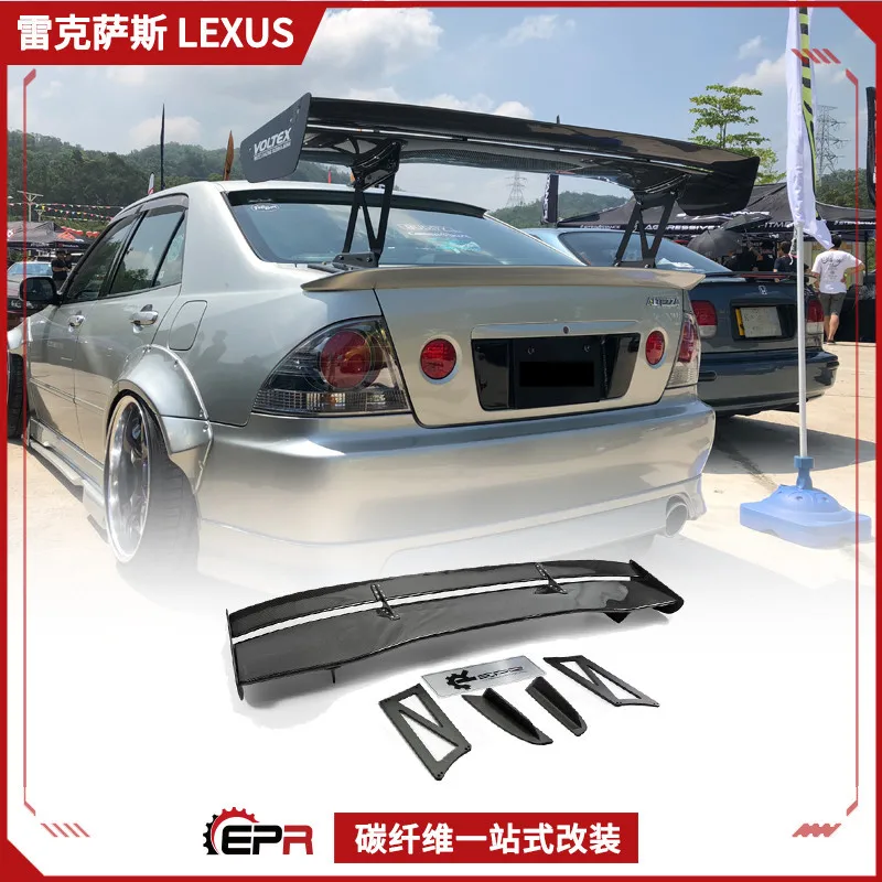 

Подходит для укуса акулы Altezza Lexus IS200, модифицированный VOLTEX из углеродного волокна GT, фиксированный ветер, большой хвост.