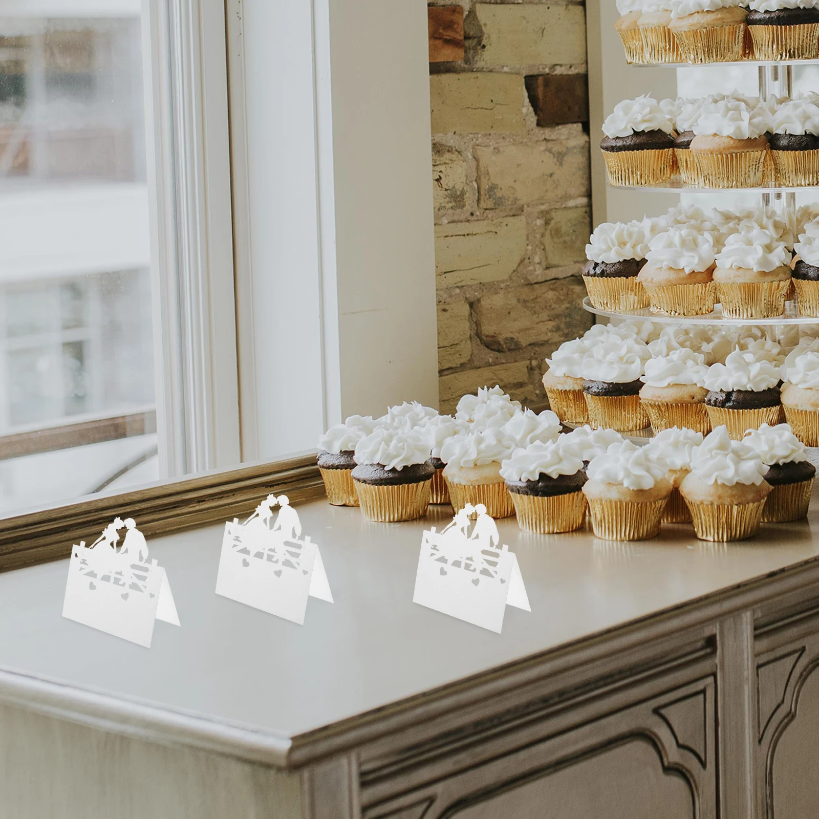 

50Pcs Wedding Place Cards Hollow Out Cutout Design Blank Guest Name Tags for Table Seating Reception Dinner Party Decorations