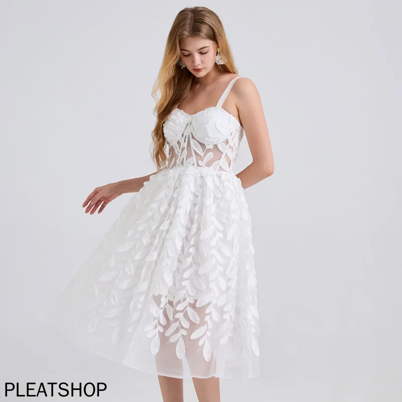 Vestido de malha de renda bordado resistente de três cores emagrecimento anéis de aço espinha de peixe alças halter sem alças e camadas grandes