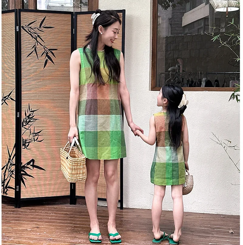 2024 Summer New Mom and Daughter Sleeveless Dress Korea Mother Baby Girls Matching Equal Dresses Same Mummy and Me Plaid Clothes