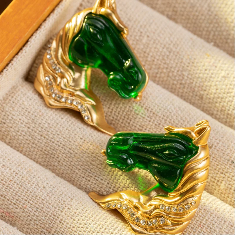 Medieval vintage Heavy Alloy Personality Horse Head Earring Vintage Court Style Light Luxury Elegant Earrings