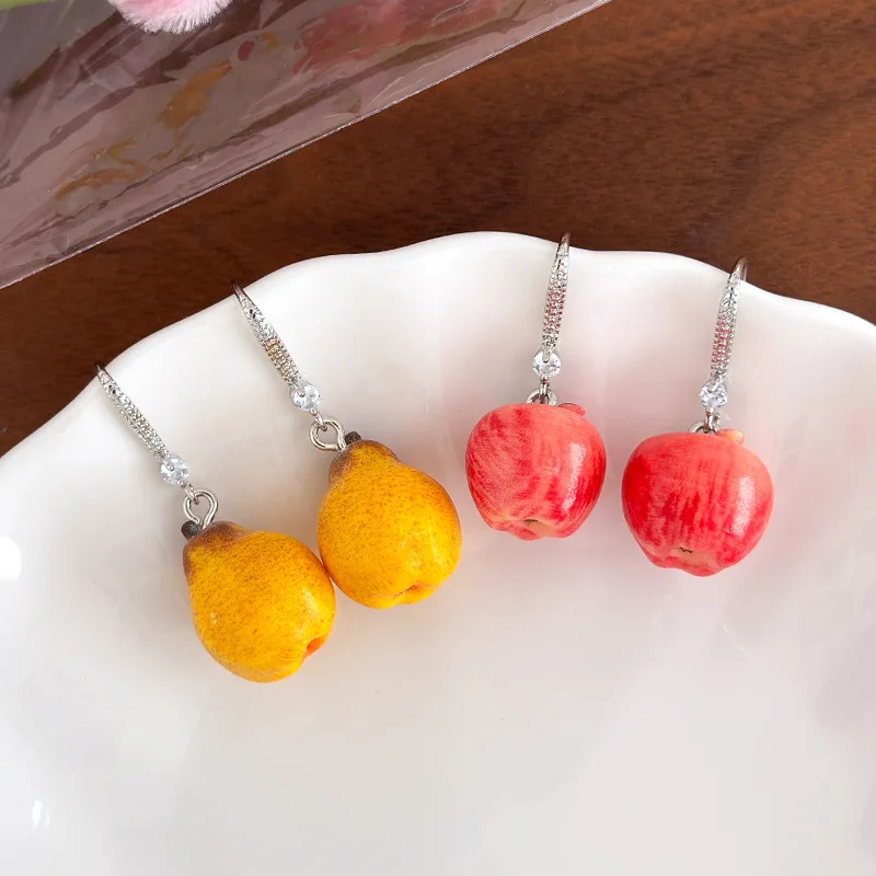 Pendientes de Frutas Realistas de Estilo Japonés, Divertidos, de Nicho, Inspirados en Diseñadores: Pendientes Largos 3D de Manzana y Pera con Pedrería para Adolescentes