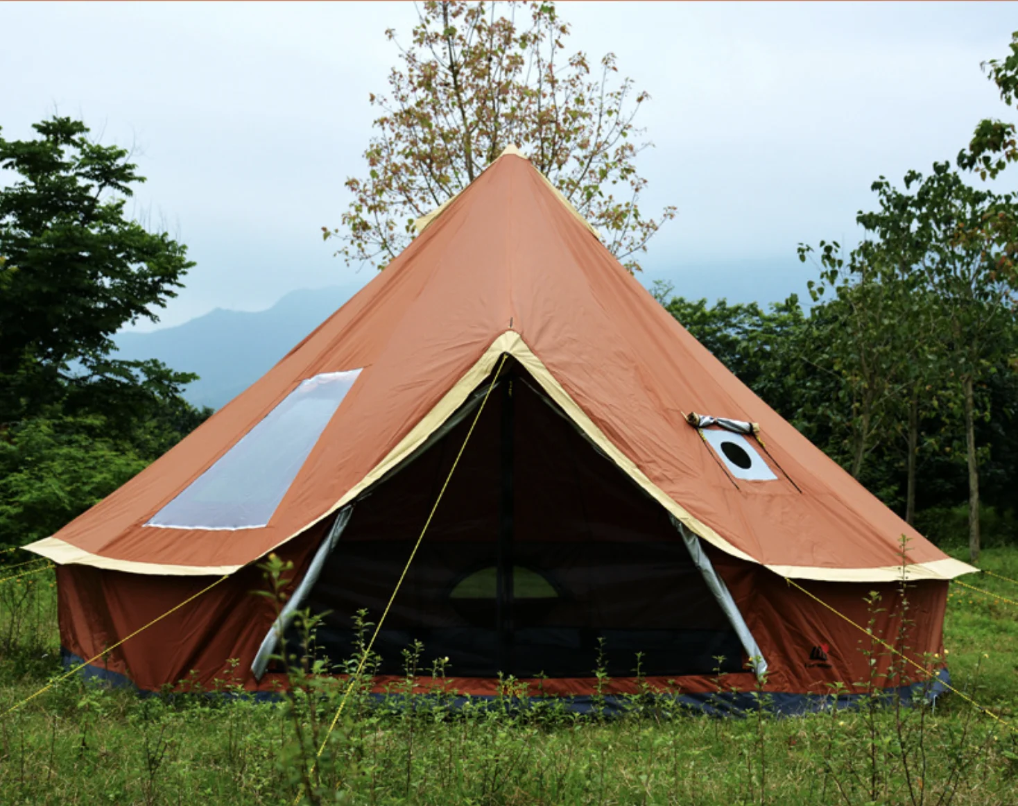 Outdoor Family Camping Thickened rip-resistant UV-resistant Waterproof Oxford Yurt Tent Indian Tent Pyramid Tent With Skylight