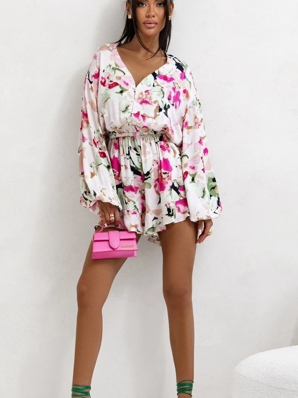 

Новый комбинезон с V-образным вырезом, на пуговицах, с цветочным принтом, длинными рукавами, приталенный, с широкими штанинами, укороченный, в уличном стиле, с высокой талией, из полиэстера.