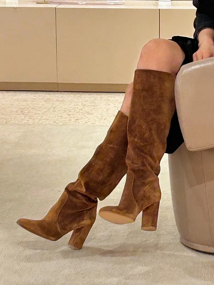 stivali-lunghi-sopra-il-ginocchio-in-camoscio-marrone-con-tacco-alto-stivali-da-donna-alla-moda-con-punta-tonda-e-tacco-spesso-stivali-da-cavaliere-retro-autunno-inverno