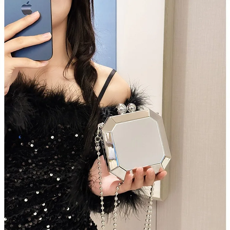 

Новая модная акриловая сумка-бокс 2024 года с глянцевой поверхностью, на цепочке, через плечо, с индивидуальным дизайном, в британском стиле, жесткий корпус, для повседневного использования