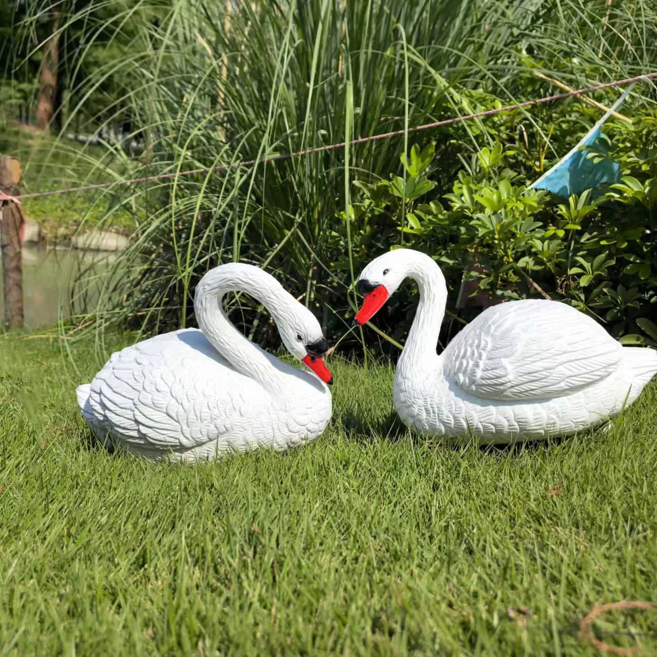 Aqumotic Float Swan for Pool Garden Decor Outside Swans Decoration 1pc 30cm Plastic Cute Animal in Yard