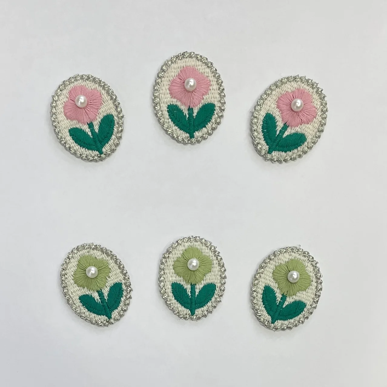 Etiquetas de pano bordado, Cute Pearl Tridimensional Flores, Acessórios de vestuário, Jóias Bordadas DIY, Atacado, 20pcs