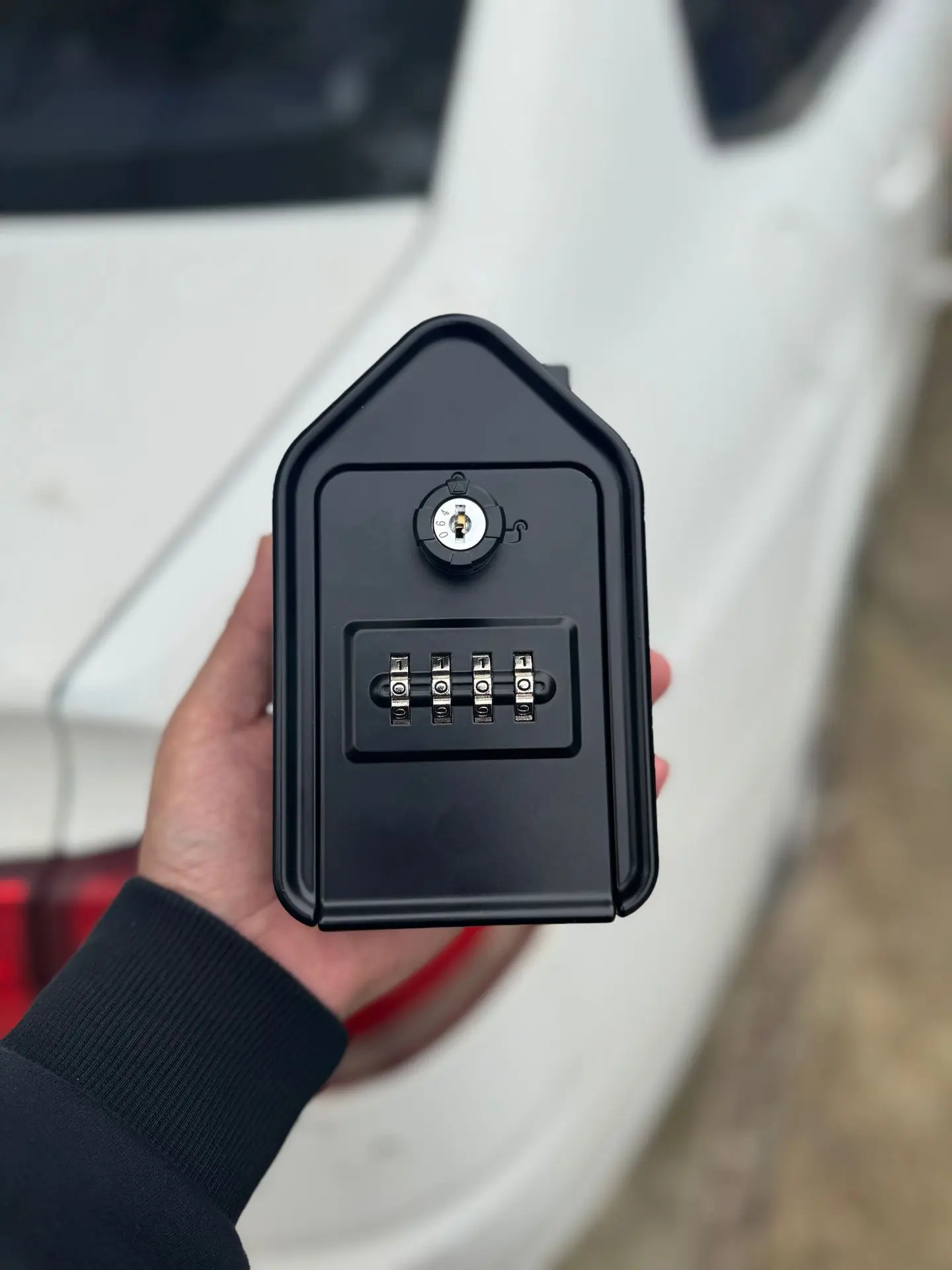 Key Lock Box for Outside Keybox Wall Mounted Key Safe Box Weatherproof 4 Digit Combination Capacity Lockbox for key hiders