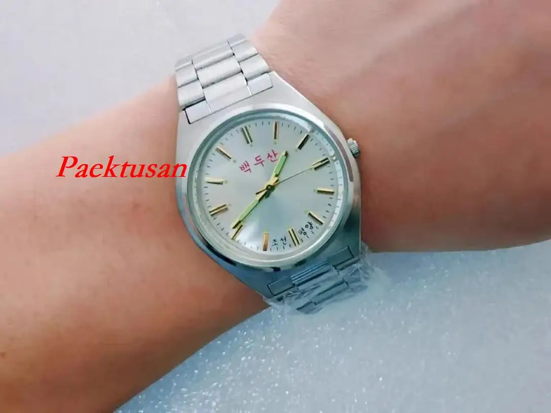 Purchased from Korea Red slogan Quartz Paektu san men's watch（Foreign International Gift）