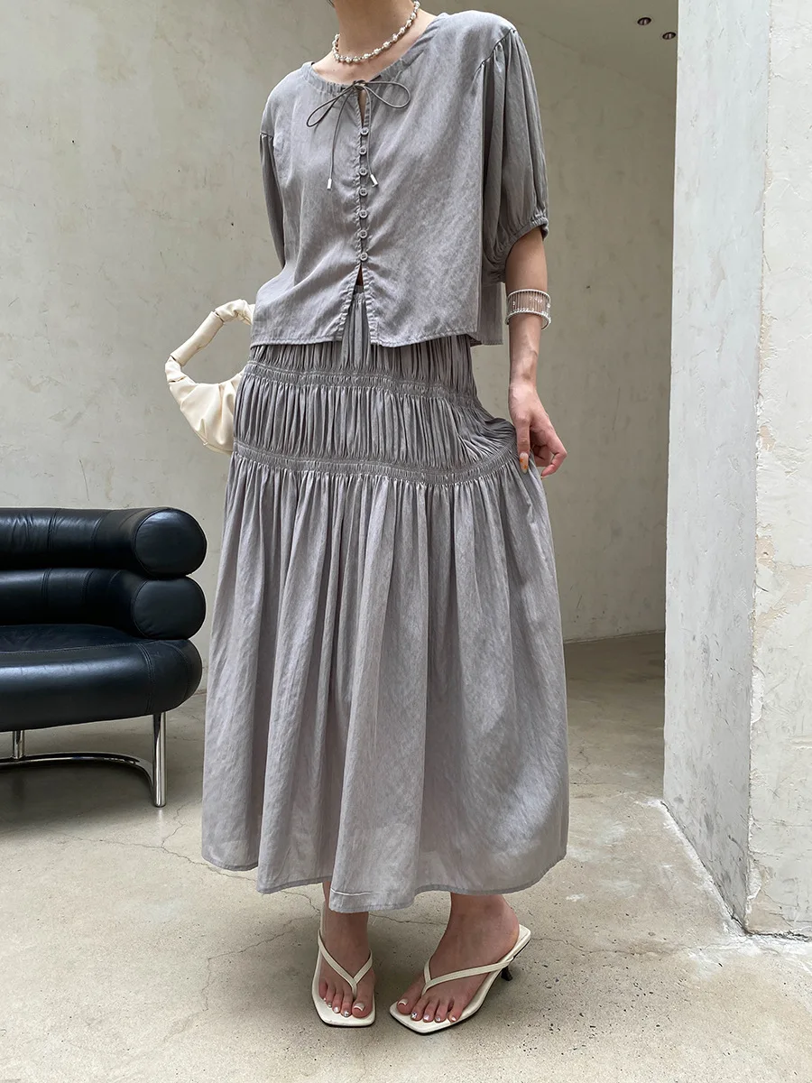Sommerliches Damen-Set: Lässiges, einfarbiges, französisches Spitzenhemd mit kurzen Ärmeln und plissiertem, elastischem Rock mit hoher Taille – Detail 30