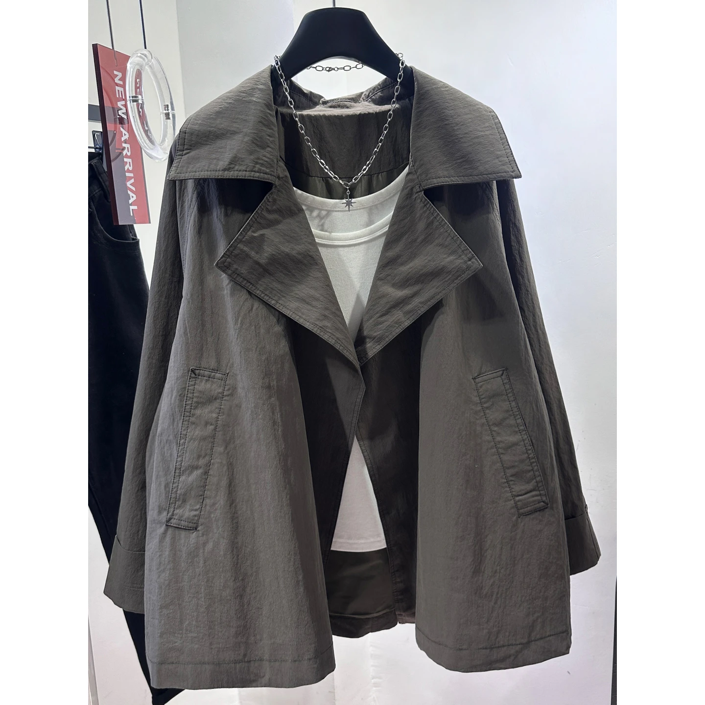 Gray Korean Style Women's Windbreaker Coat Loose Fit with Belt Large Collar Autumn 2026 Fashion Small Size Friendly Top