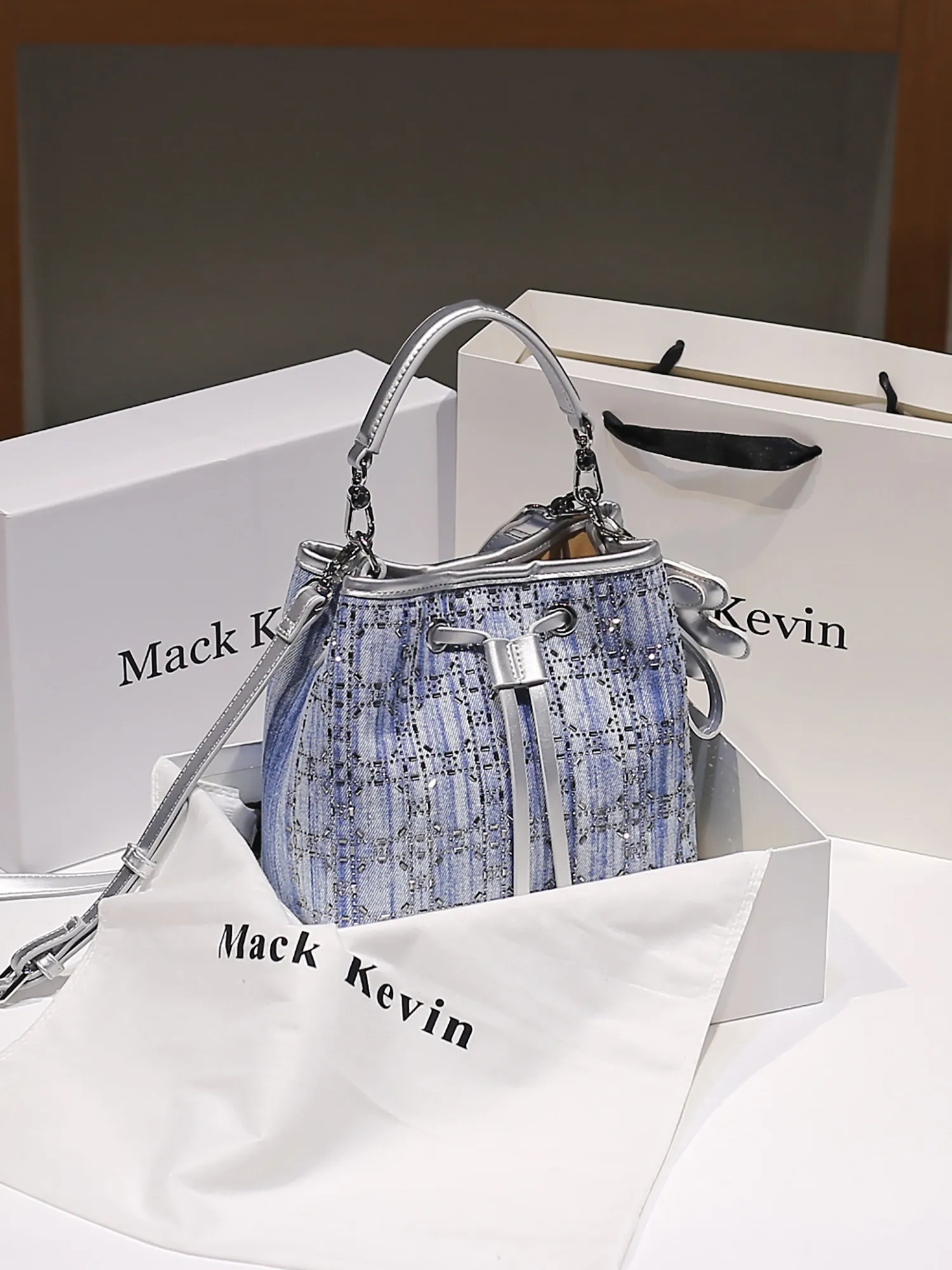 luxury-and-versatile-handheld-bucket-bag-with-delicate-diamond-decoration-and-premium-leather-2026-women's-fashion-crossbody-bag