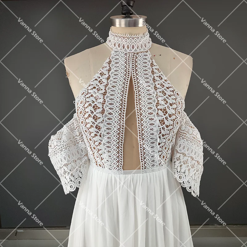 Robe de mariée en dentelle découpée style bohème, sur mesure, manches courtes, dos nu, gaine en mousseline de soie, col licou, pour les patients