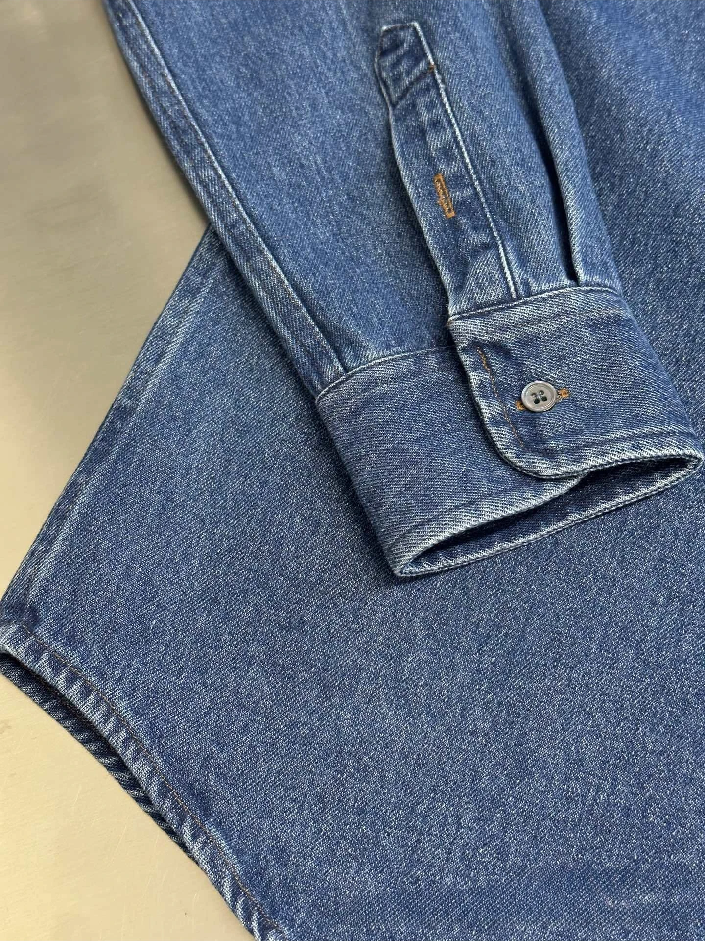 نسخة عالية 2026 قميص دينيم جديد سترة متعددة الاستخدامات الأوروبية والأمريكية أنماط مصمم فضفاضة غير رسمية للرجال والنساء