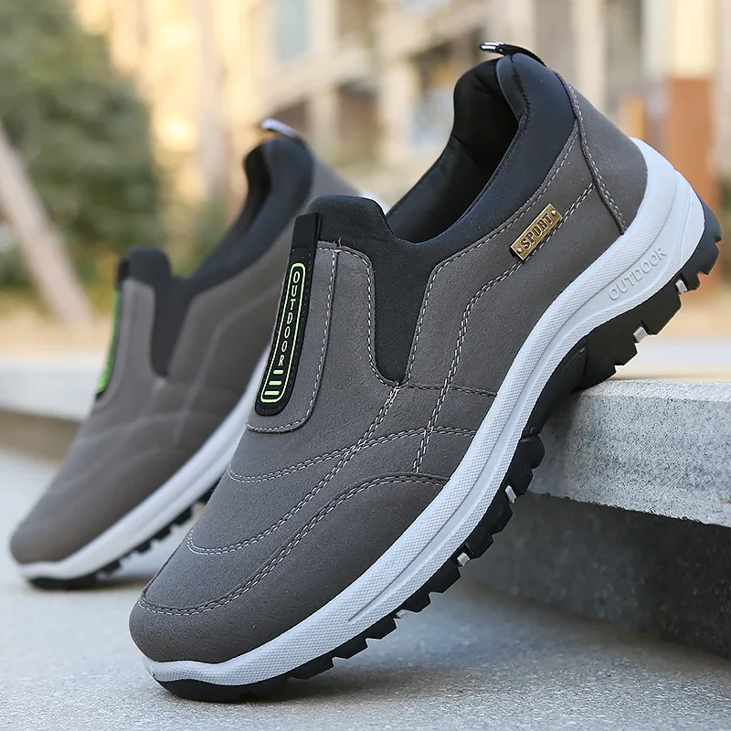 Outdoor men's shoes, new spring model, casual sports shoes for middle-aged and elderly, comfortable slip-on loafers