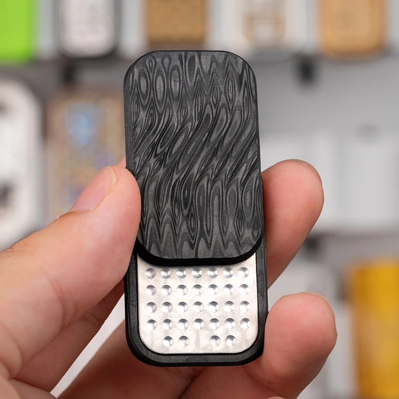 

2025 NewNebula Carbon Horse Unlimited EDC Mechanical Metal Black Technology Fingertip Pushing Cards Decompression Desktop Toy Gi