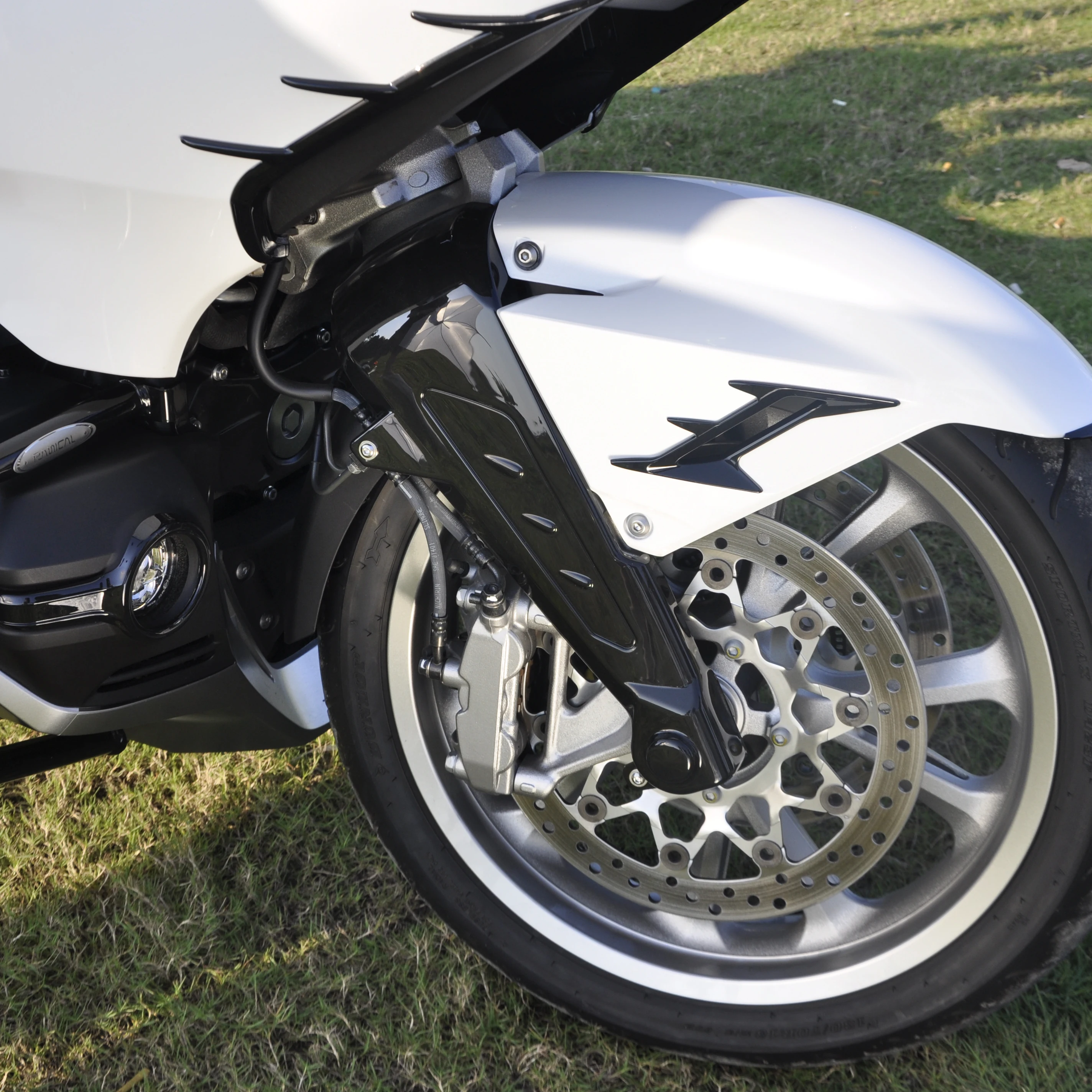 

Panical Front Fork Leg Covers Wheel Support Guard Mounting Kit For Honda Goldwing GL1800 F6B 2018-2024 Chrome Black