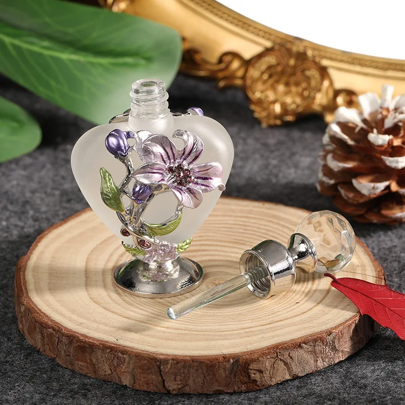 

10pcs 10ml Vintage Perfume Refill Bottle Arab Dubai Style Metal Heart Shape Flower Parfume Refillable Mini Essential Oil Bottle