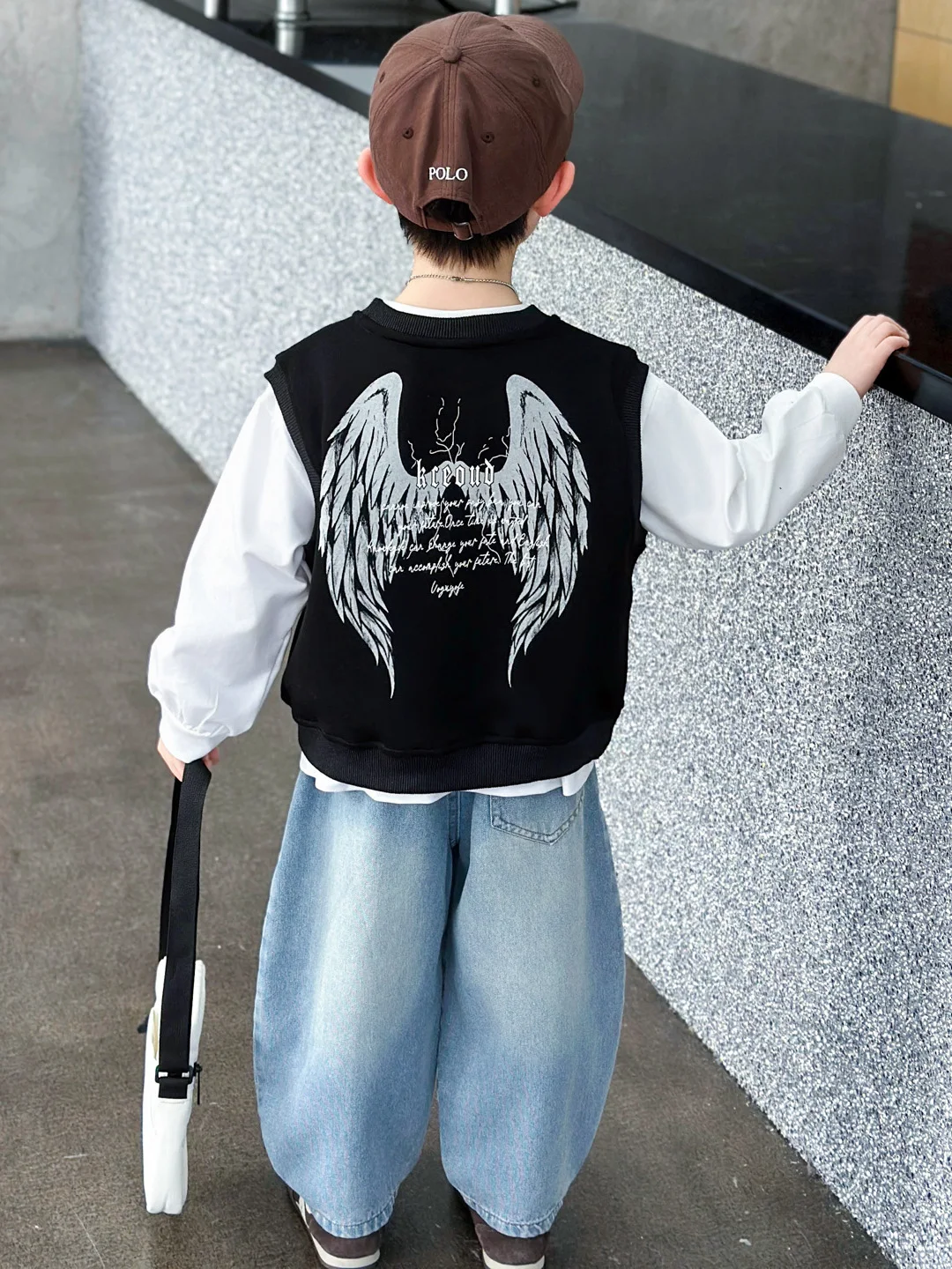 

Модный весенний комплект для мальчиков: свитшот, жилет с крыльями, джинсы, брюки с длинными рукавами для подростков (без бренда)