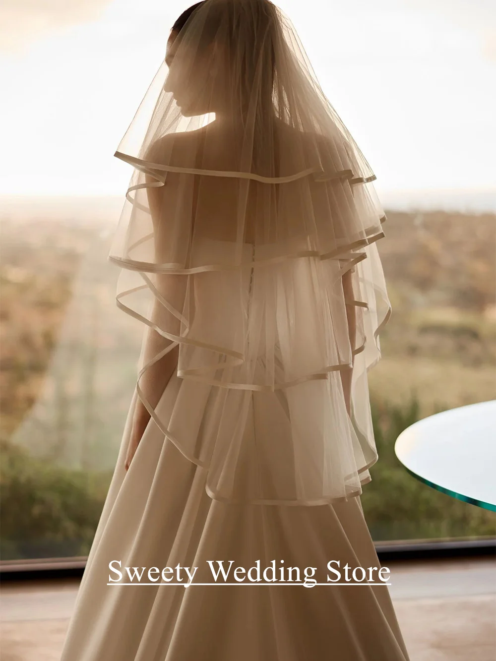 Robe de mariée moderne personnalisée, sans manches, col en V, plissée au dos, fermeture éclair, jupe drapée, ligne A, robe de mariée en Satin, traîne de balayage