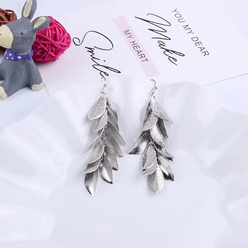 Trendy Glitter Metal Leaves String Clip On Earrings For Female Party Ear Clips Luxury Attractive No Pierced Clip Earring Gift