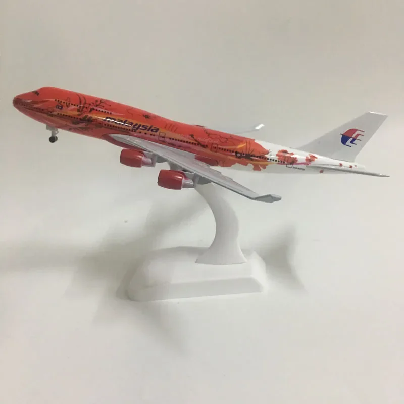 

20cm Alloy B747 Malaysia Red flower Airlines Aircraft Model 747 Diecast Aircraft Model With Wheels Landing Gear Home furnishings