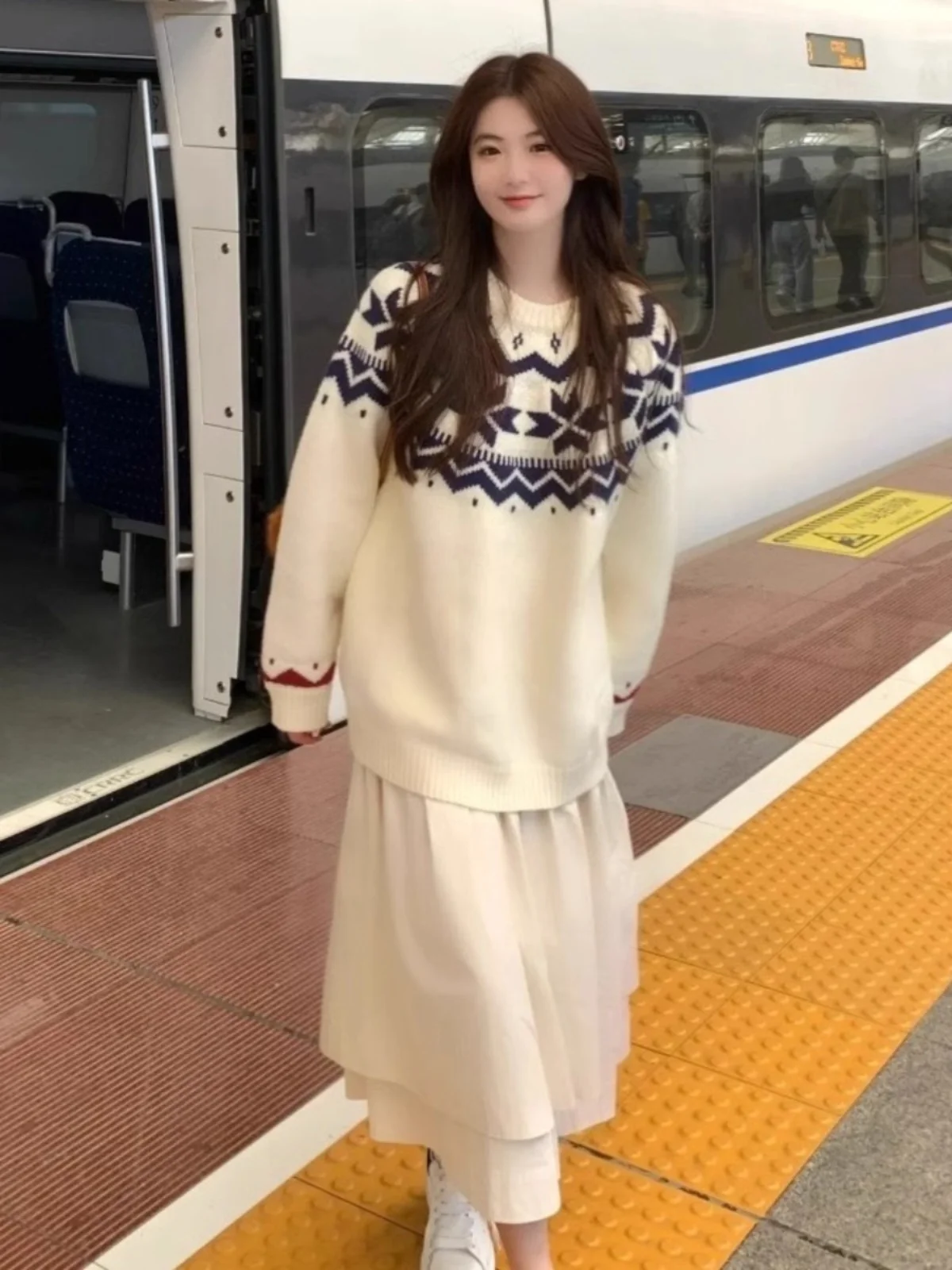 เสื้อไหมพรมถักทรงหลวมสำหรับผู้หญิง ฤดูใบไม้ผลิ ฤดูใบไม้ร่วง ปีใหม่ แขนยาว สไตล์ลำลอง เหมาะสำหรับใส่ไปทำงาน ฤดูหนาว