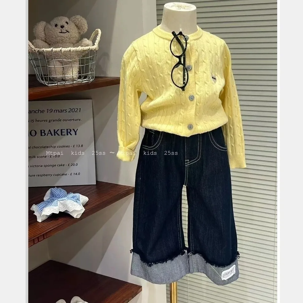 

Spring and Autumn Girls' Set New Style Little Girls' Korean and Western Knitted Cardigan+Jeans Two Piece Set