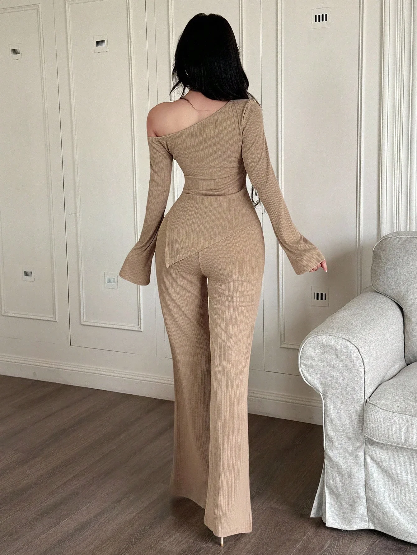 

Women Solid Color 3D Floral Decor Asymmetric Hem Long Sleeve Top And Flare Pants 2 Piece Set