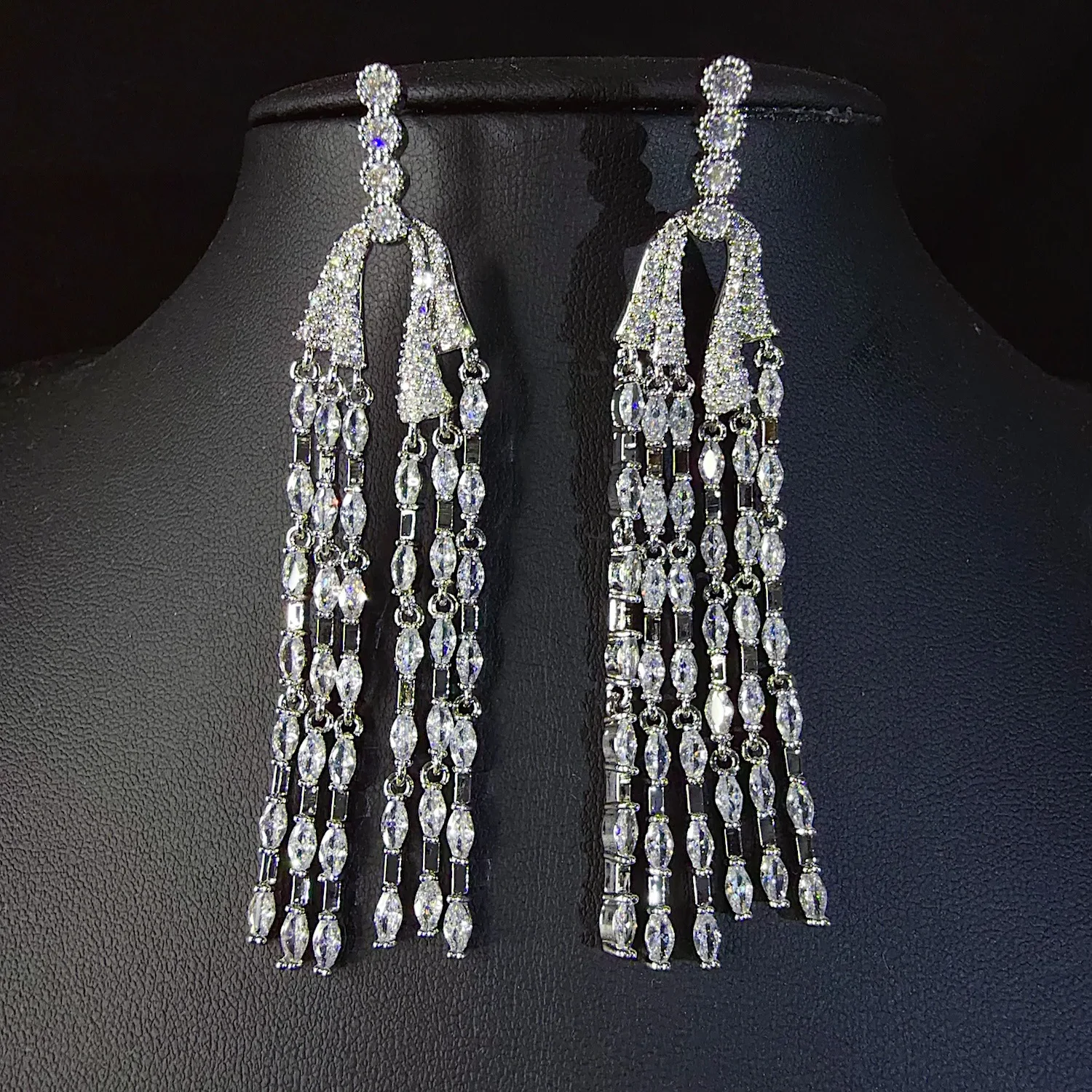ByI New Fashion Shiny Premium Long Sliver Color Earrings Women's Event Travel Wedding Bridal Light Luxury Daily Gift E442