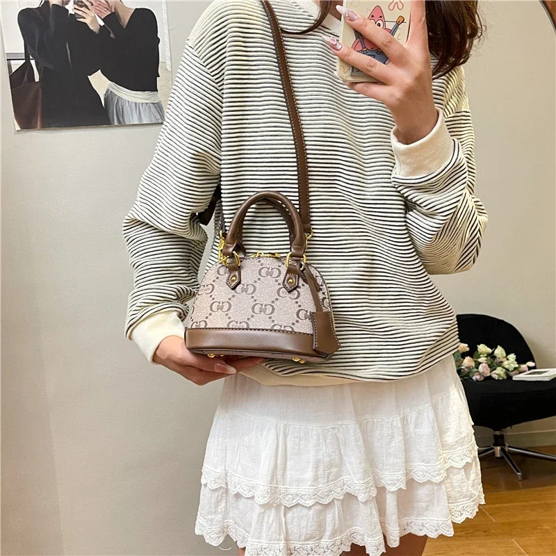 

High-End Unique Minimalist Crossbody Handbag For Women With Vintage Fashionable Letter Logo Leather And Spacious Commuter