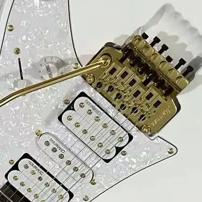 Hot Sale White Electric Guitars Golden Hardware Floyd Rose Tremolo Bridge White Pearl Pickguard view 4